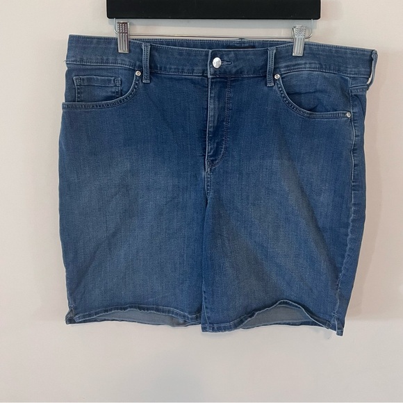 NYDJ Cool Embrace Lift x Tuck Plus Size Denim Shorts |Size 18W| - Picture 1 of 4